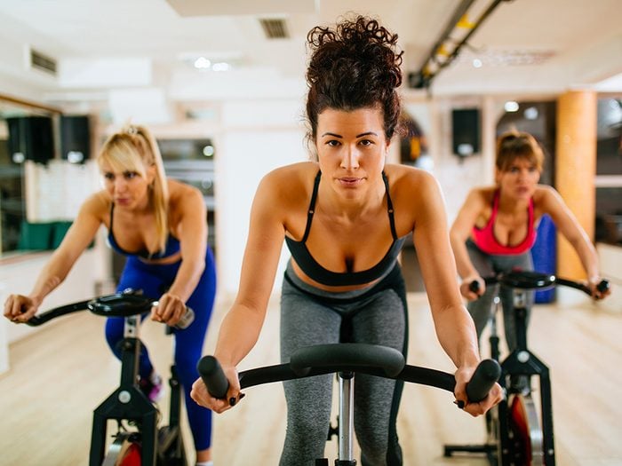 Suivre un cours de «spinning» au gym est l'une des choses du quotidien que nous ne tiendrons jamais plus pour acquises.