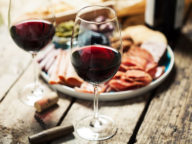 Maigrir sans se priver c'est possible en consommant du vin rouge avec modration.