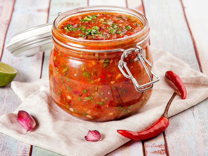 Maigrir sans se priver c'est possible en consommant de la sauce salsa maison.