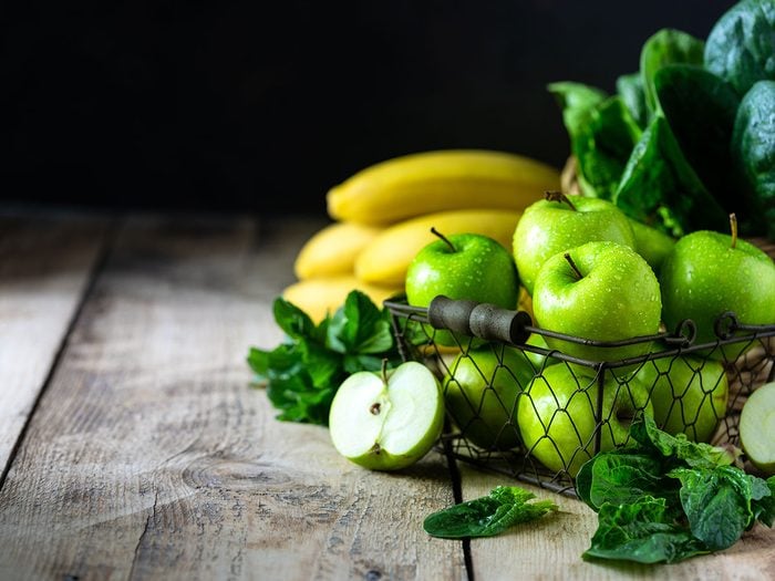 Maigrir sans se priver c'est possible en consommant de la menthe, des pommes vertes et des bananes.