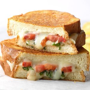Grilled cheese tomates et basilic