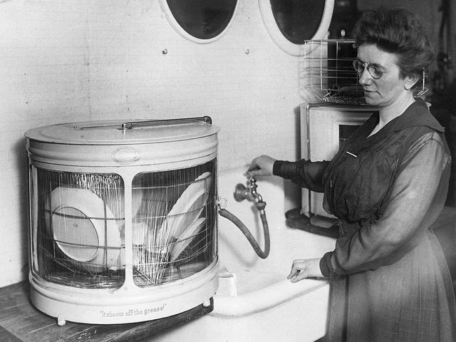 La premire version du lave-vaisselle, une rvolution en terme d'hygine.