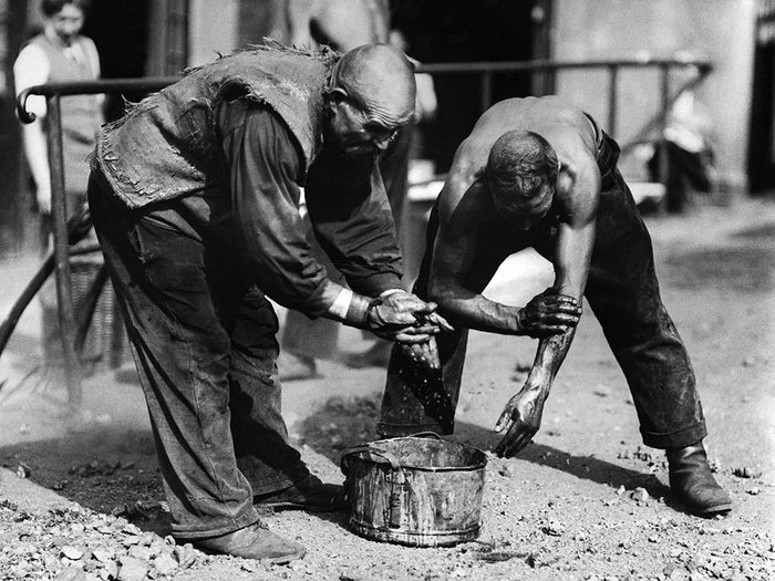 L'hygiène des travailleurs il y a 100 ans.