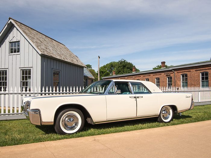 La voiture Lincoln Continental sortait en 1962.