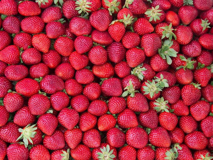 La fraise est l'un des aliments pour s'hydrater.