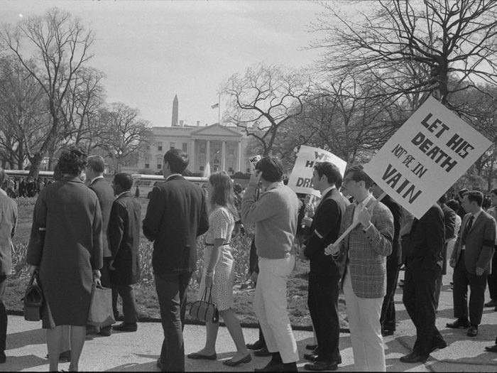 Une photo d'époque d'une vague d’indignation à la suite de la mort de Martin Luther King.