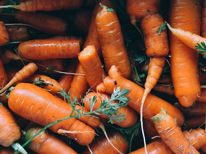 Les petites carottes font partie des légumes qui poussent en un temps record dans le potager!