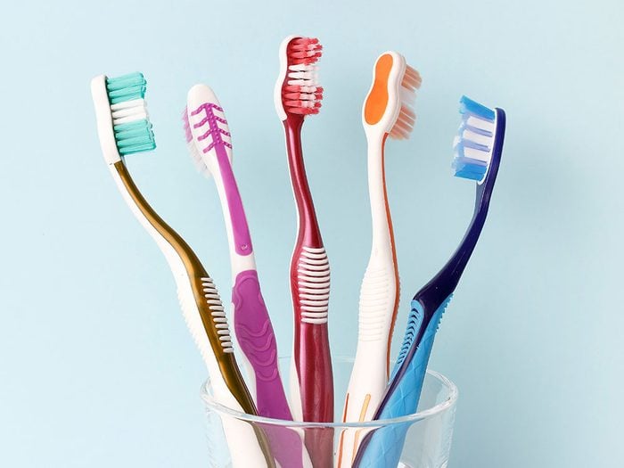 Les brosses à dents sont réutilisables.