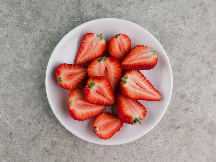 Les fraises font partie des superaliments d’été pour les hommes.