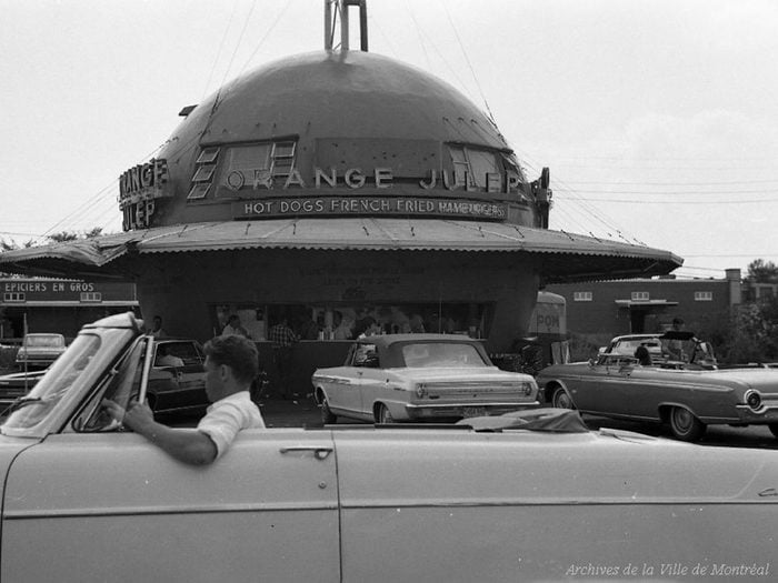 Québec d’autrefois: le restaurant Gibeau Orange Julep, 28 juillet 1964.