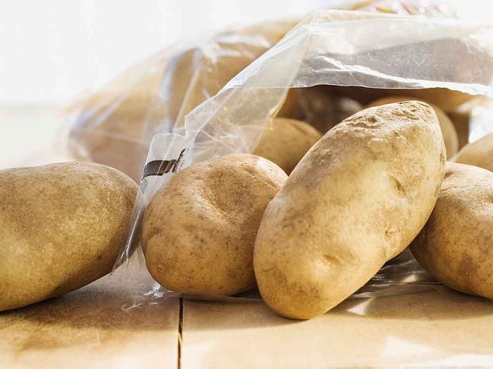 Comment conserver des aliments périssables tels que les pommes de terre?
