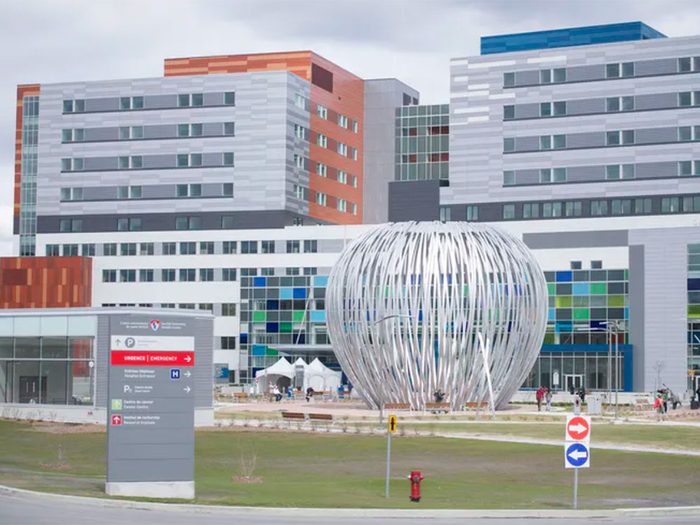 Covid-19: l’Hôpital Royal Victoriafait partie du site Glen du Centre universitaire de santé McGill à Montréal.
