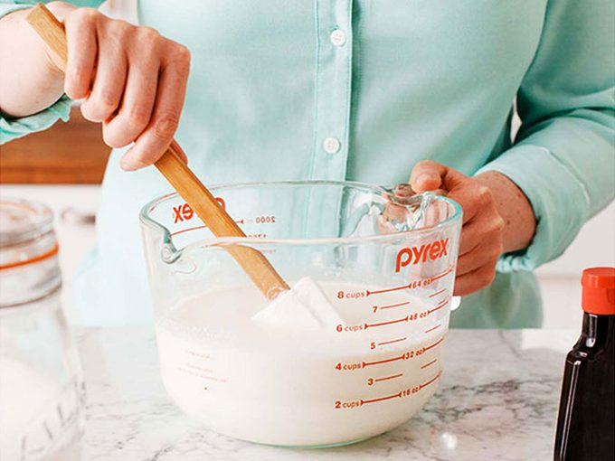 Étape 1 pour faire votre crème glacée maison sans sorbetière.