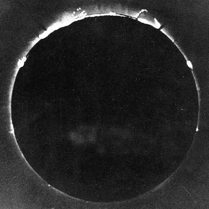La première fois qu’une éclipse solaire est photographiée.