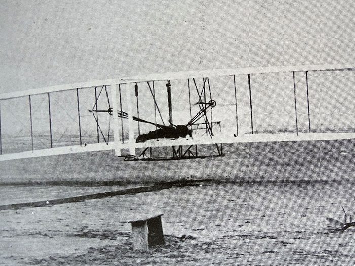 La première fois qu’un avion en vol est photographié.