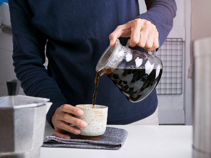Ne pas verser le café dans une tasse froide pour bien préparer du café.
