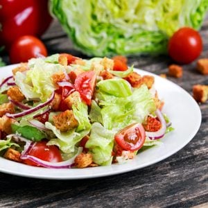 Salade César nouveau genre à la tomate