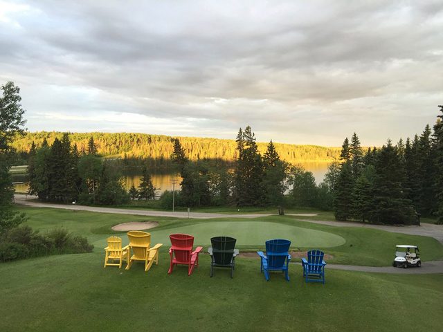 Le club Clear Lake fait partie des terrains de golf  moins de 100$ au Qubec et au Canada.