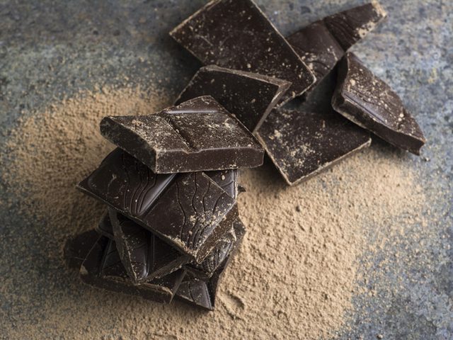 Le cacao et le chocolat noir font partie des aliments riches en calories quil faut manger!