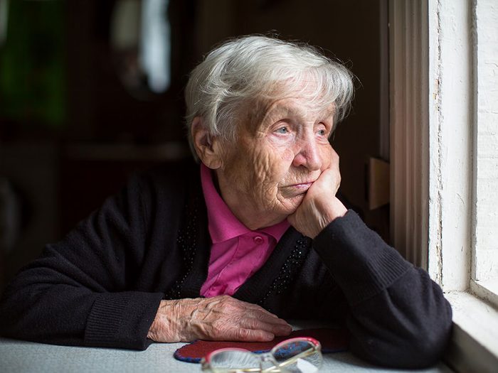 La solitude augmente le risque de démence chez les personnes âgées.