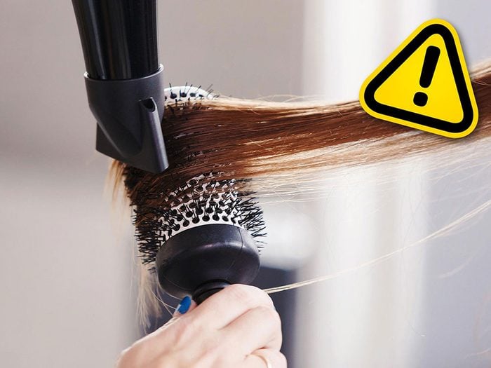 Le lissage des cheveux à l’aide de la solution Brazilian Blowout est l'une des tendances beauté qu'il vaut mieux oublier.