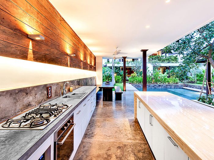 Comment augmenter la valeur de sa maison avec une cuisine extérieure.