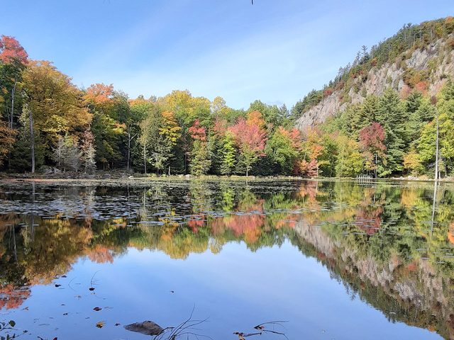 Les couleurs d'automne au Qubec et au Canada par Francine Mathieu.