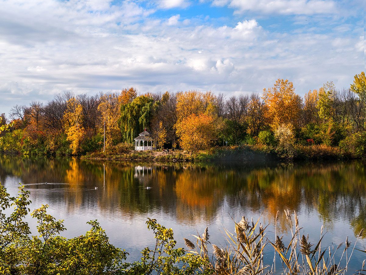 Les couleurs d'automne au Québec et au Canada au Parc du Centenaire par Maryse Tremblay.