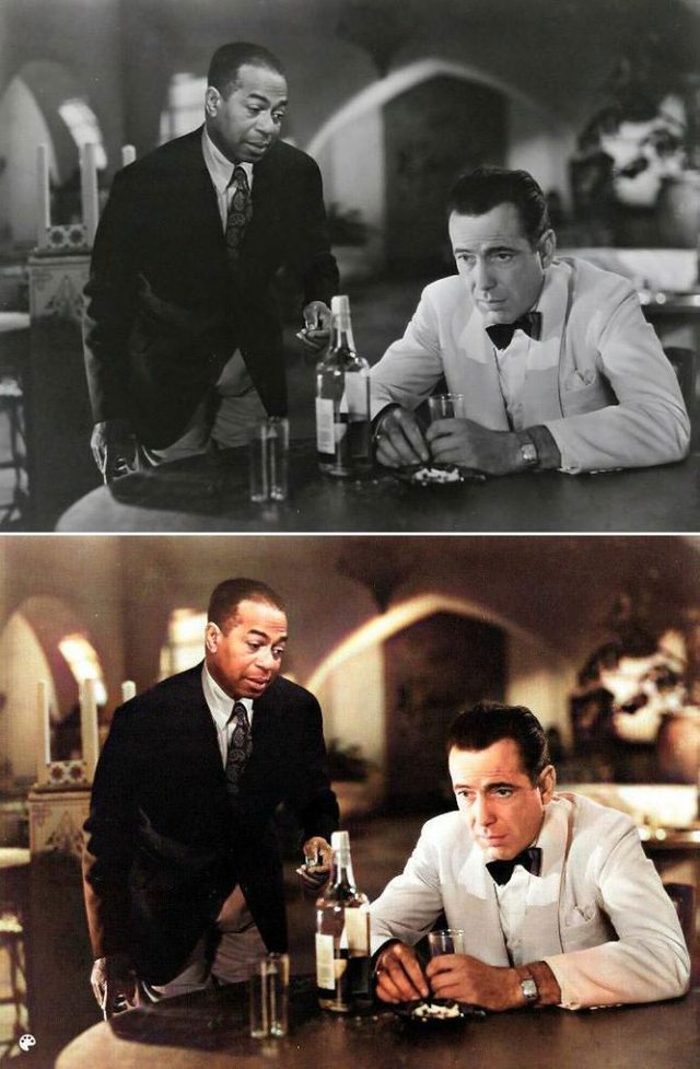 La photo colorise de Sam et Rick dans le film Casablanca.