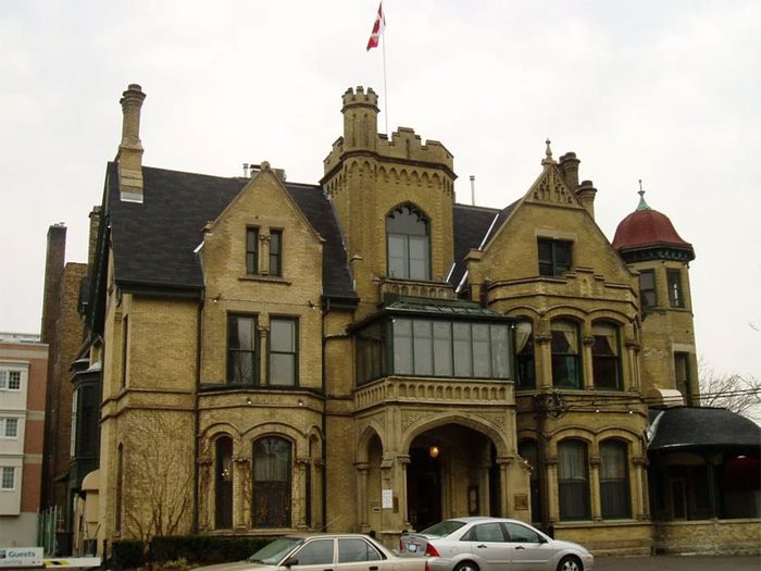 Le Keg Mansion à Toronto fait partie des endroits hantés au Québec et au Canada.