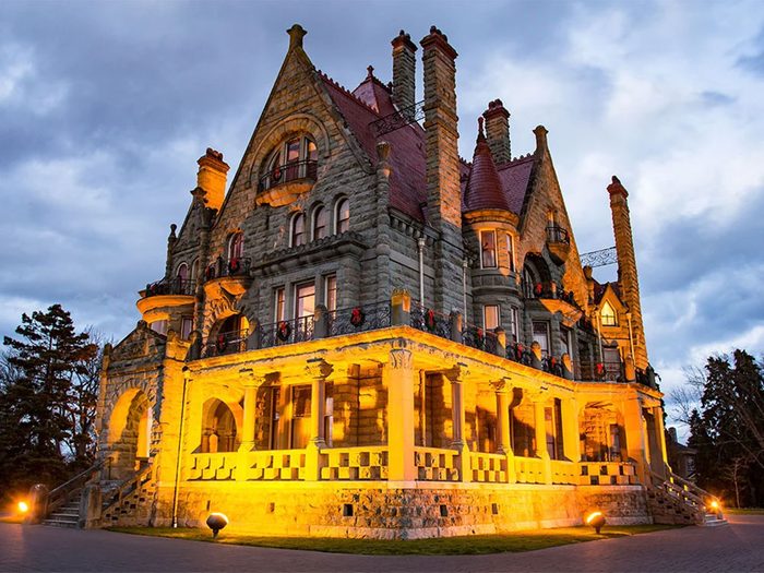 Le Château Craigdarroch à Victoria fait partie des endroits hantés au Québec et au Canada.