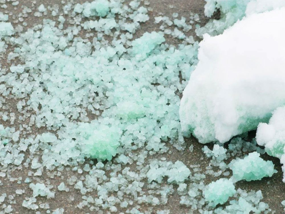 Essayez un dégivreur écologique pour retirer glace et neige facilement!