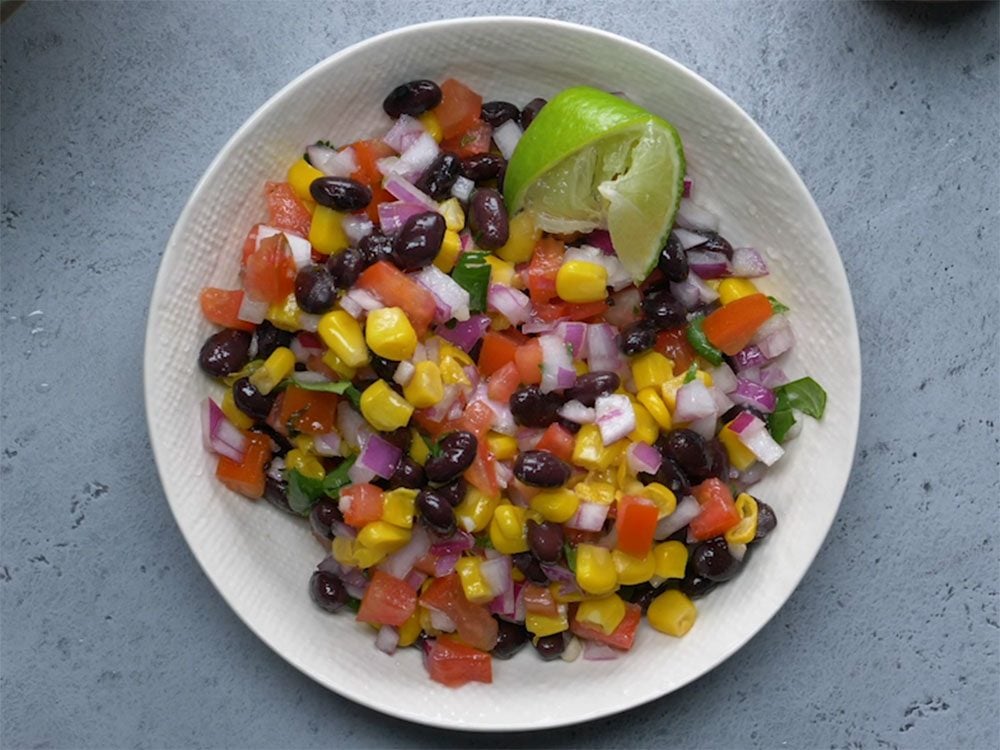Salade de haricots noirs et tomates rôties - Recette Ptitchef