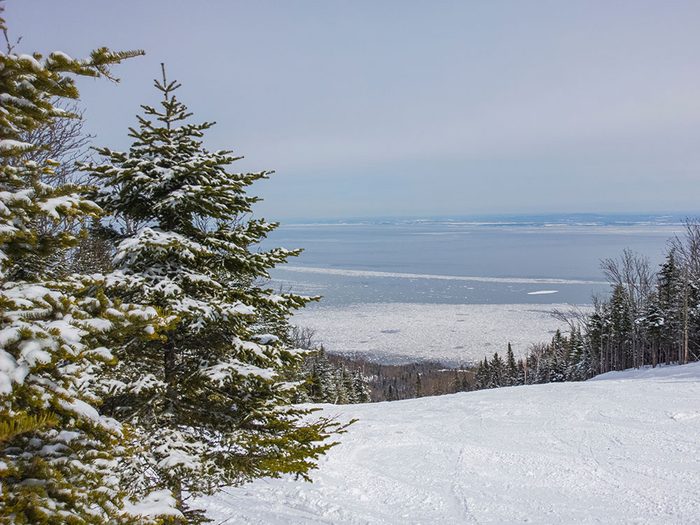 Allez skier à Charlevoix pour profiter de l'hiver au Canada.
