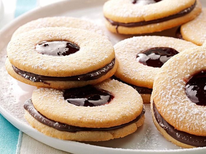 Recettes de biscuits de Noël Linzer au chocolat.