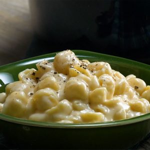 Recette de macaroni au fromage cheddar blanc