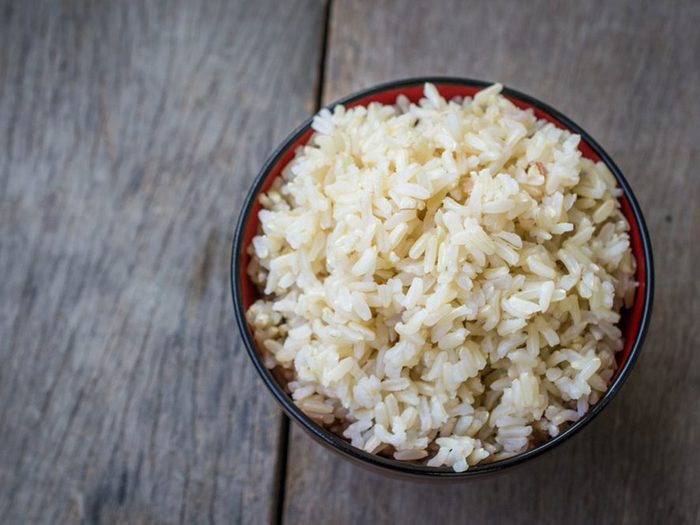 Le riz brun fait partie des aliments brûleurs de graisse.
