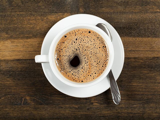 Caf et th noir font partie des aliments brleurs de graisse.