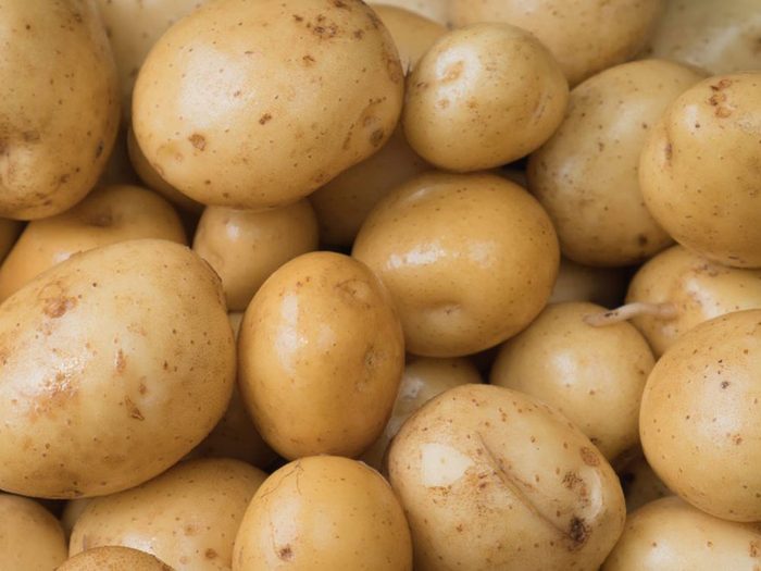 Conservation des aliments: mettez les pommes de terre à température ambiante.