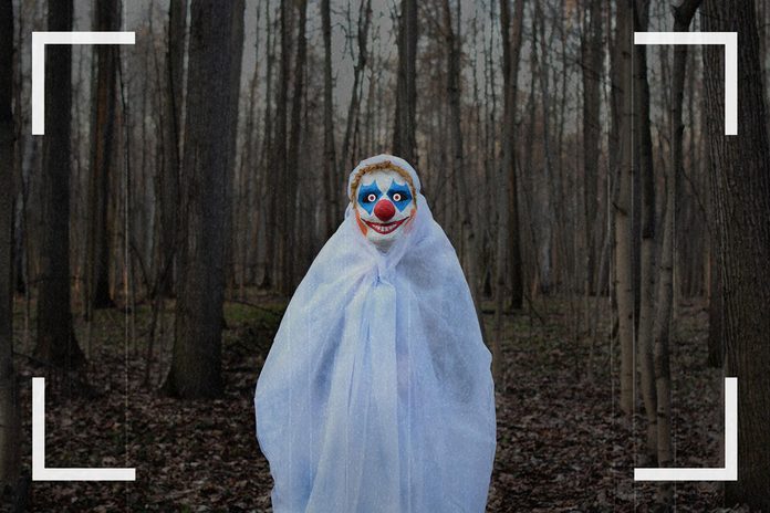 Des caméras de surveillance ont pu capturer des images d'un clown silencieux.
