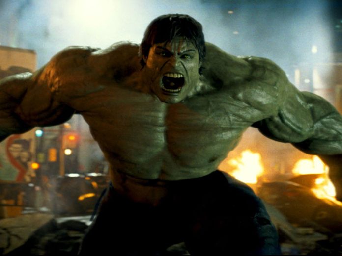 Regardez l'The Incredible Hulk en 5e pour respecter la chronologie de film Marvel.