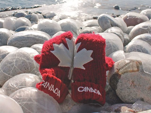 La beaut de l'hiver canadien  travers cette image du lac Suprieur  Marathon, en Ontario.