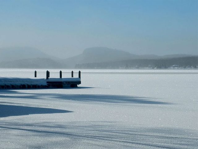 La beaut de l'hiver canadien  travers cette image du lac Brompton.