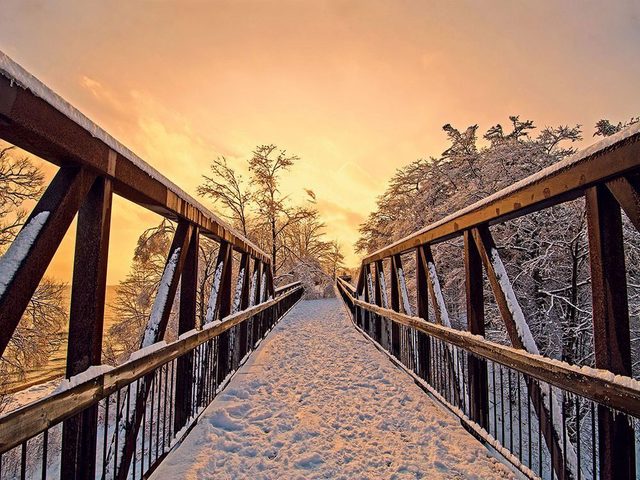 La beaut de l'hiver canadien  travers cette image   Petticoat Creek, en Ontario.