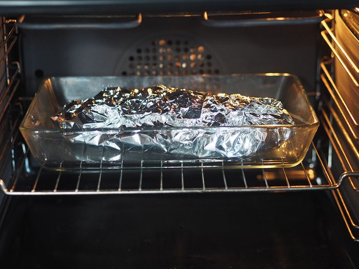 Le volume d’aluminium qui infiltre la nourriture pendant la cuisson est infime.