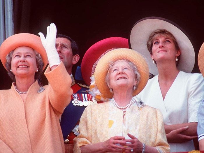 Photos de la princesse Diana en couleurs pastels. 