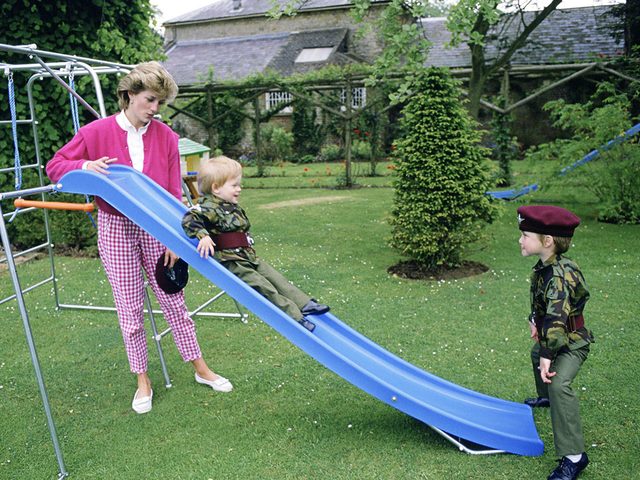 Photos de la princesse Diana qui sest toujours efforce de laisser ses deux fils vivre une enfance normale.