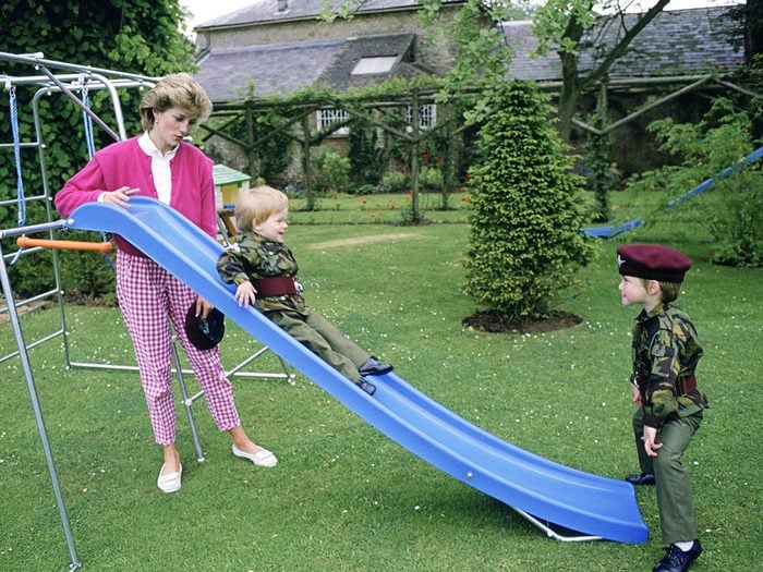 Photos de la princesse Diana qui s’est toujours efforcée de laisser ses deux fils vivre une enfance normale.