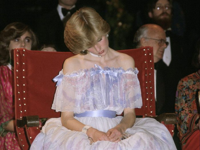 Photos de la princesse Diana complètement vannée.