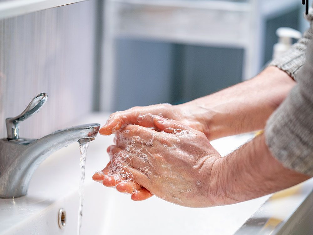 Lavez-vous souvent les mains pour renforcer votre système immunitaire.